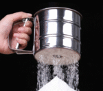 TAPIOQUEIRA POLVILHADOR PENEIRA CANECA COM GATILHO MANUAL AÇP INOX AÇUCAR FARINHA TAPIOCA COZINHA MULTIUSO