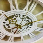 RELOGIO DE PAREDE INDUSTRIAL RUSTICO ESTILO MADEIRA DESIGN VINTAGE ROMANOS 30CM DECORATIVO BRANCO - Imagem 5